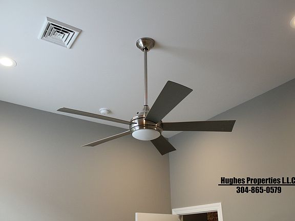 3rd image of 705 Market St