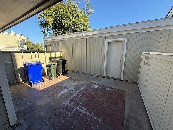 2nd image of 27060 Crossglade Ave Unit 2