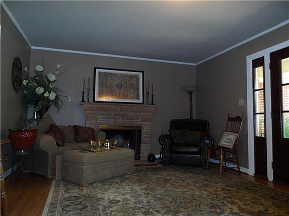 4th image of 406 N Elm St