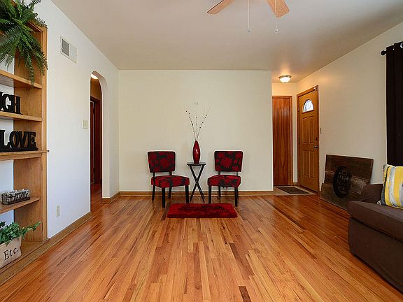 4th image of 3131 E Ave