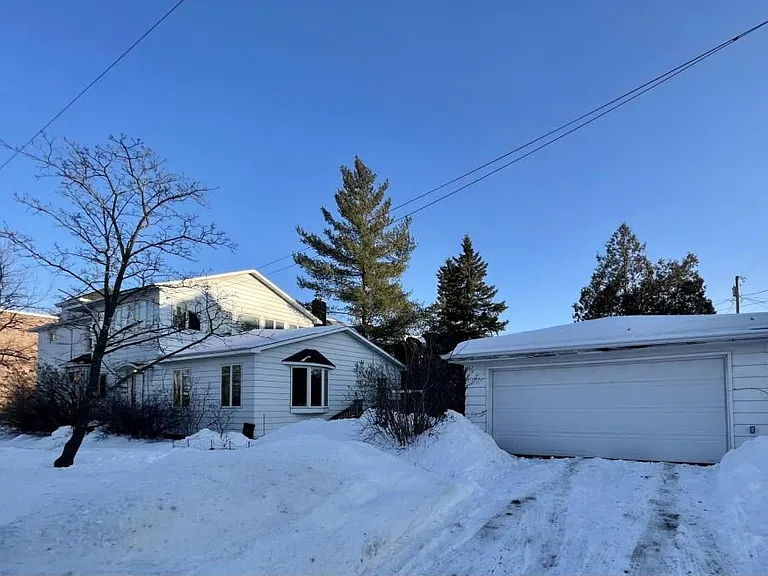 1621 Weeks Ave — Photo 16