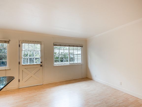 4th image of 225 Massol Ave APT B