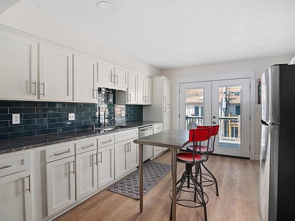 4th image of 4638 Bell St #4638