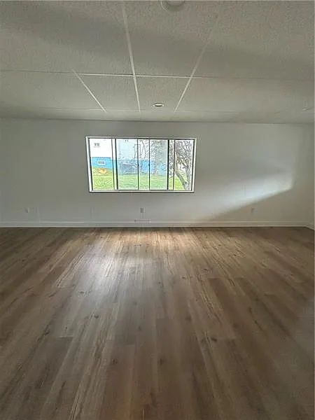 3 bed, 1000 sqft, $1,500 — Photo 2