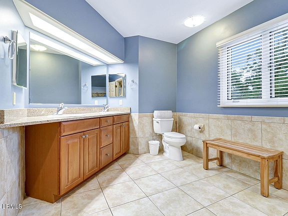 19th image of 55 Barcelona Road #292b