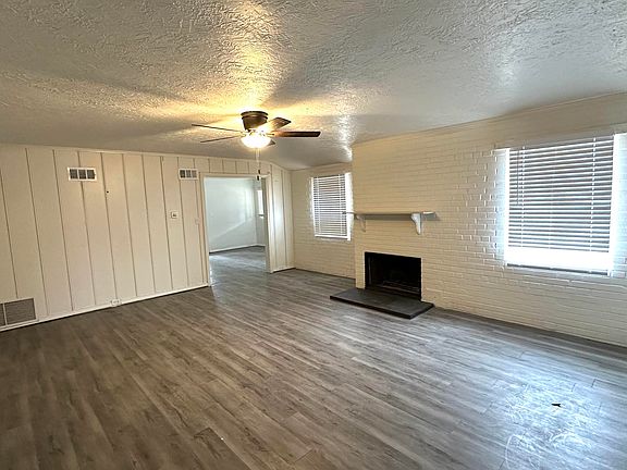 4th image of 200 NE Alpine Dr