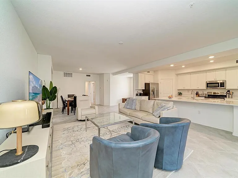 5687 N Honore Ave #411 — Photo 5