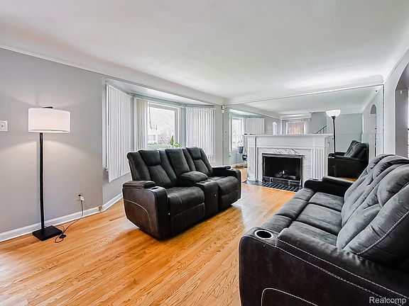 3rd image of 5936 Hillcrest St