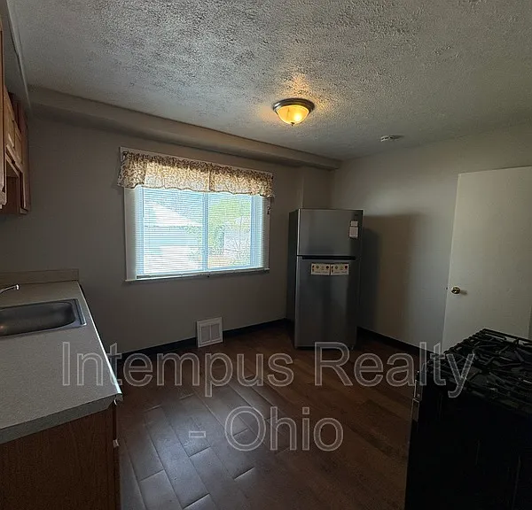 4106 E 153rd St — Photo 8