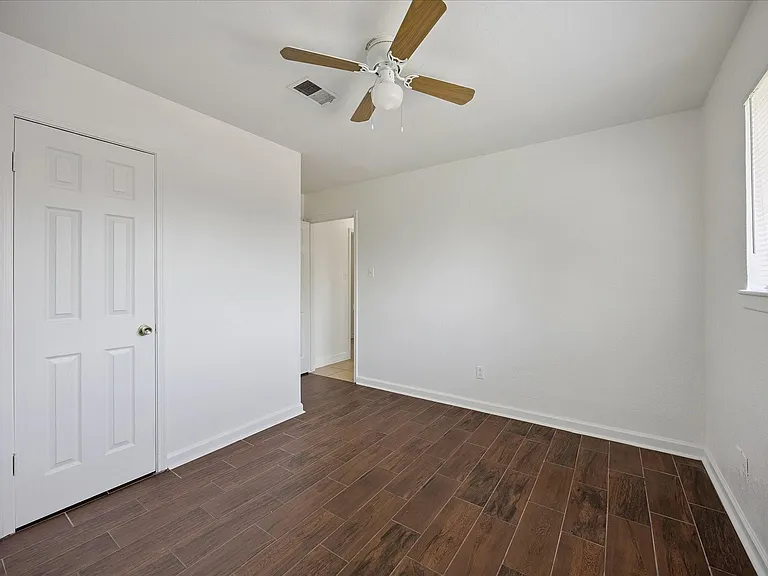 1217 E Brown Ln — Photo 12
