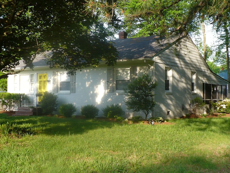 2nd image of 712 Maple St