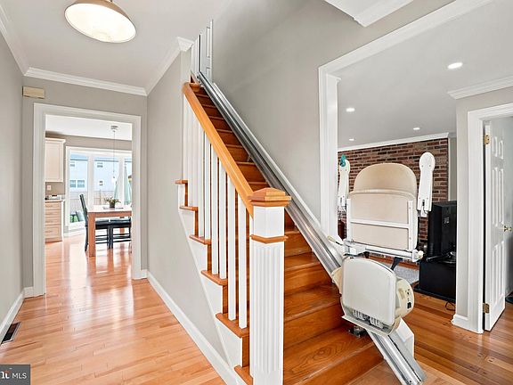4th image of 554 Keating Dr
