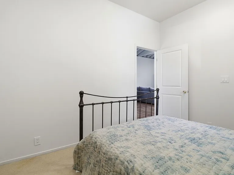 Alejandra Ave — Photo 19