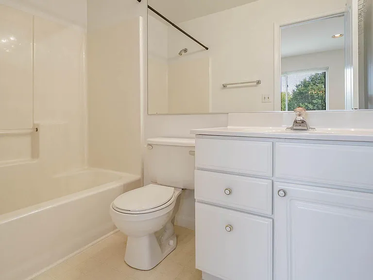 45 Queen Neva Ct #B — Photo 7