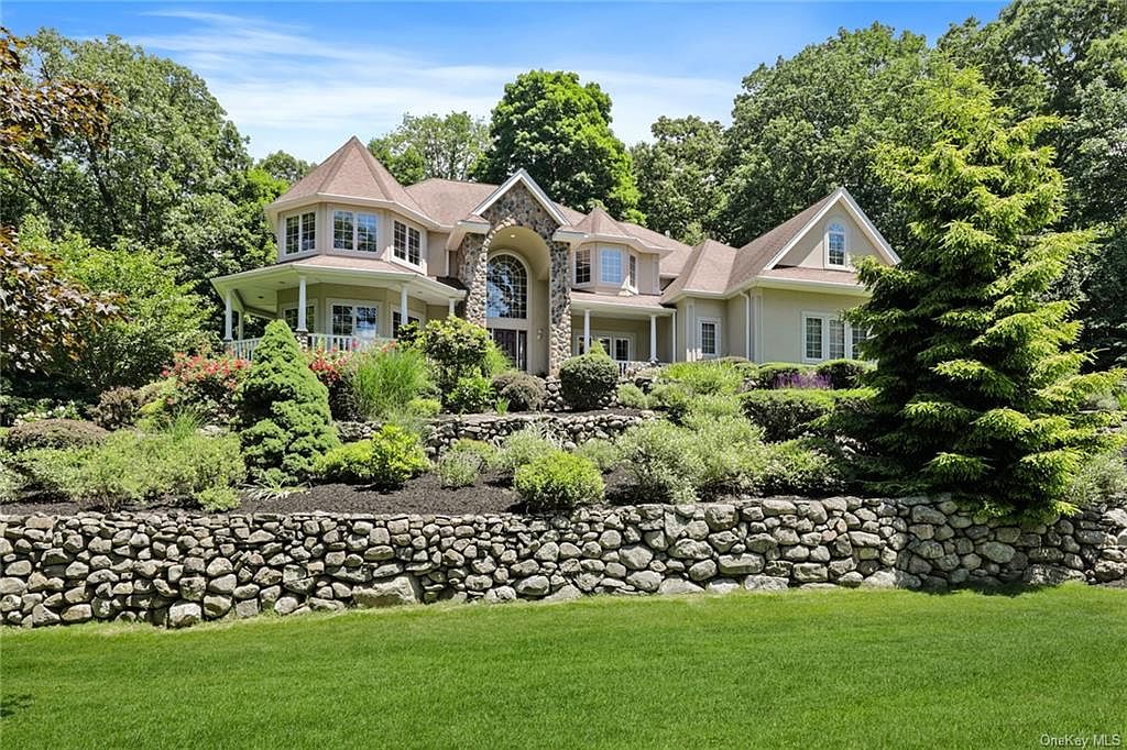 7 Bogey Place, Suffern, NY 10901 | Zillow