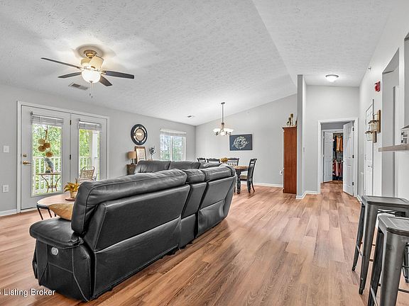 3rd image of 2600 Aristocrat Pl Unit 302