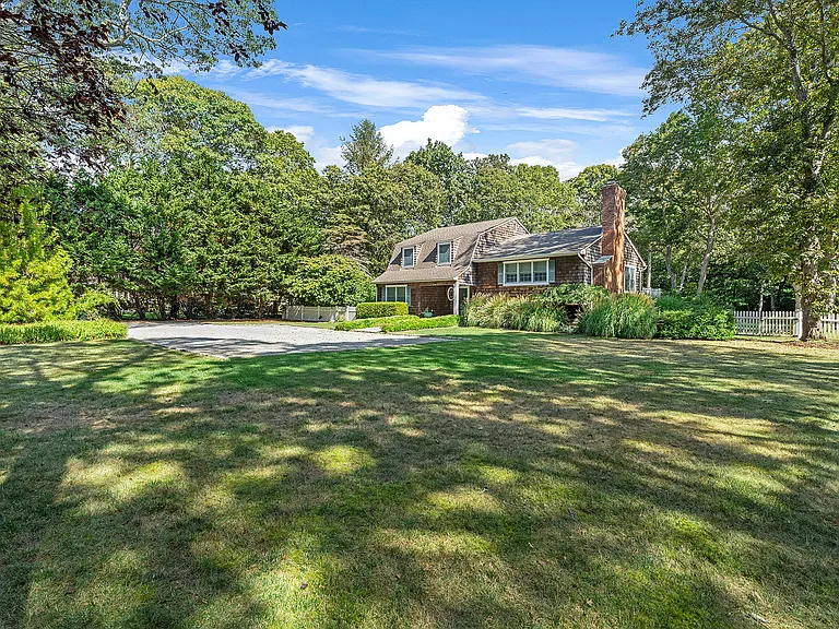 44 Midhampton Ave — Photo 2