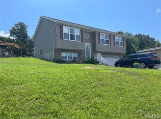 1528 Sandpiper St, Saint Clair, MO 63077