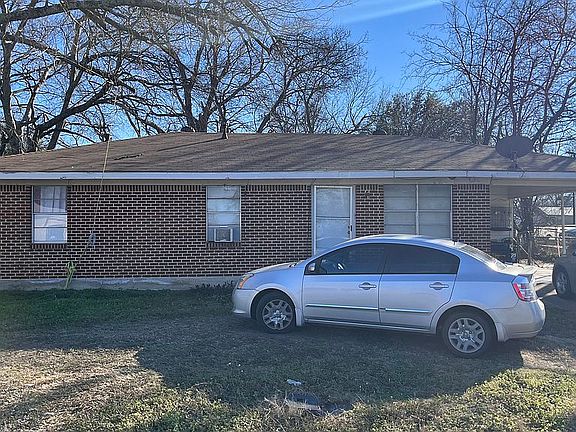 2nd image of 630 E Dallas Ave