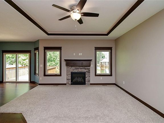 3rd image of 405 W Meadow Dr