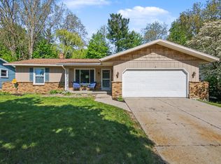 5248 Burgis Ave SE, Kentwood, MI 49508