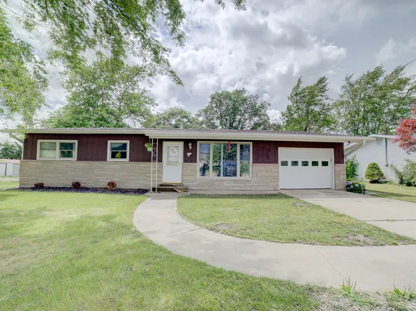 212 N 7th St, Cissna Park, IL 60924