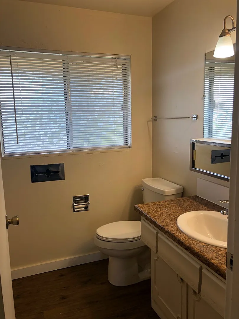Ashland Court — Photo 3