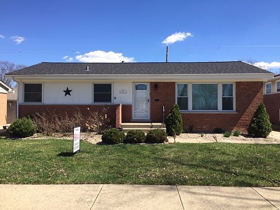 2nd image of 425 Grosvenor Pl