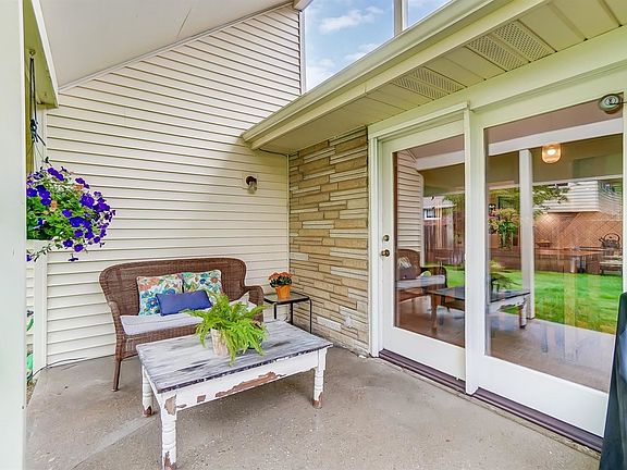 3rd image of 134 Bayham Dr