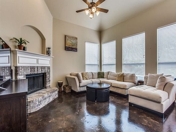 4th image of 1703 Ponderosa Dr