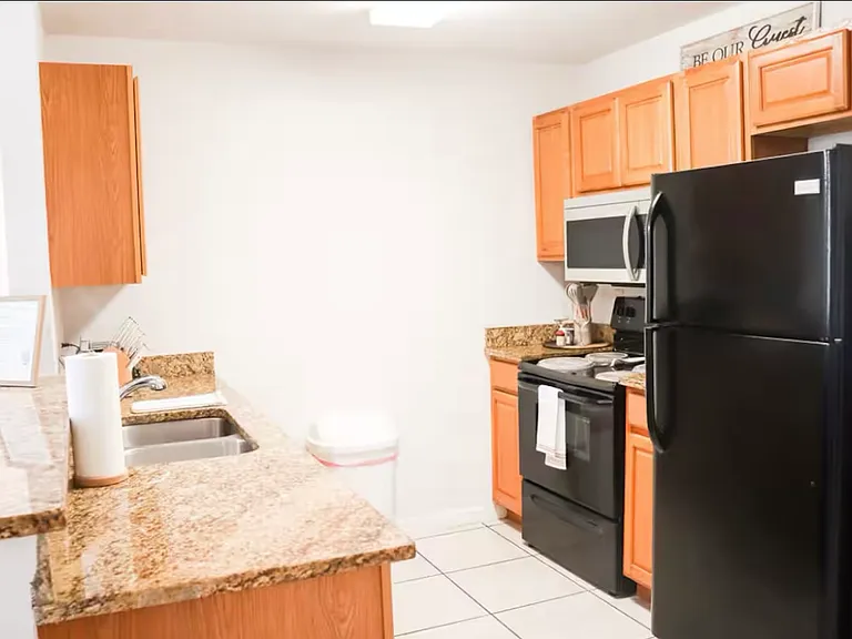 203 E Sumter St #B — Photo 2