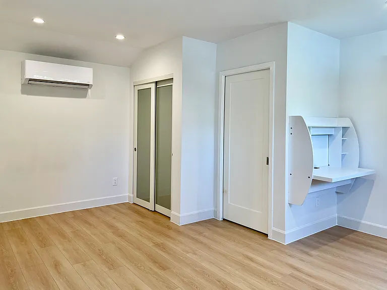 7041 Enfield Ave — Photo 8