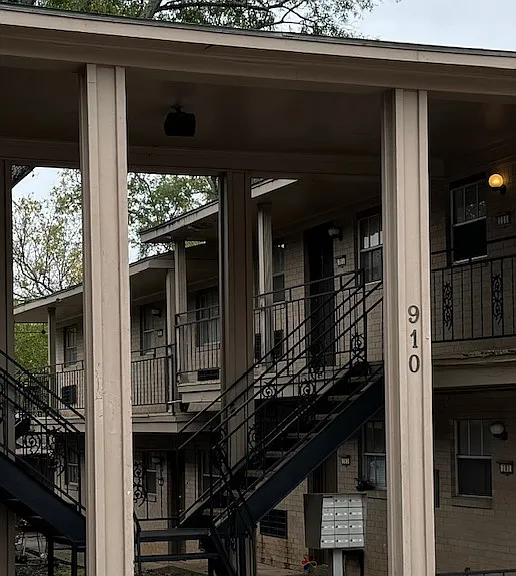 910 Sandefur St #100 — Photo 1