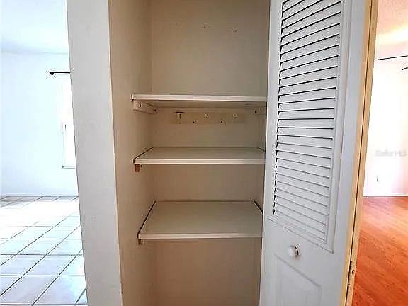 4th image of 1560 Oak Park Ave