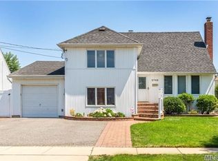 2745 Colonial Ave, Merrick, NY 11566