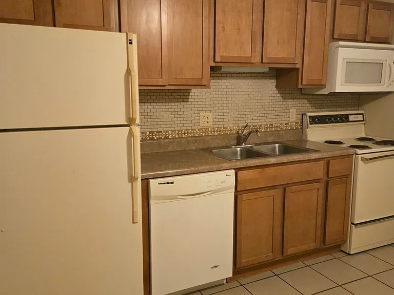 306 Meadow Dr #3 — Photo 1