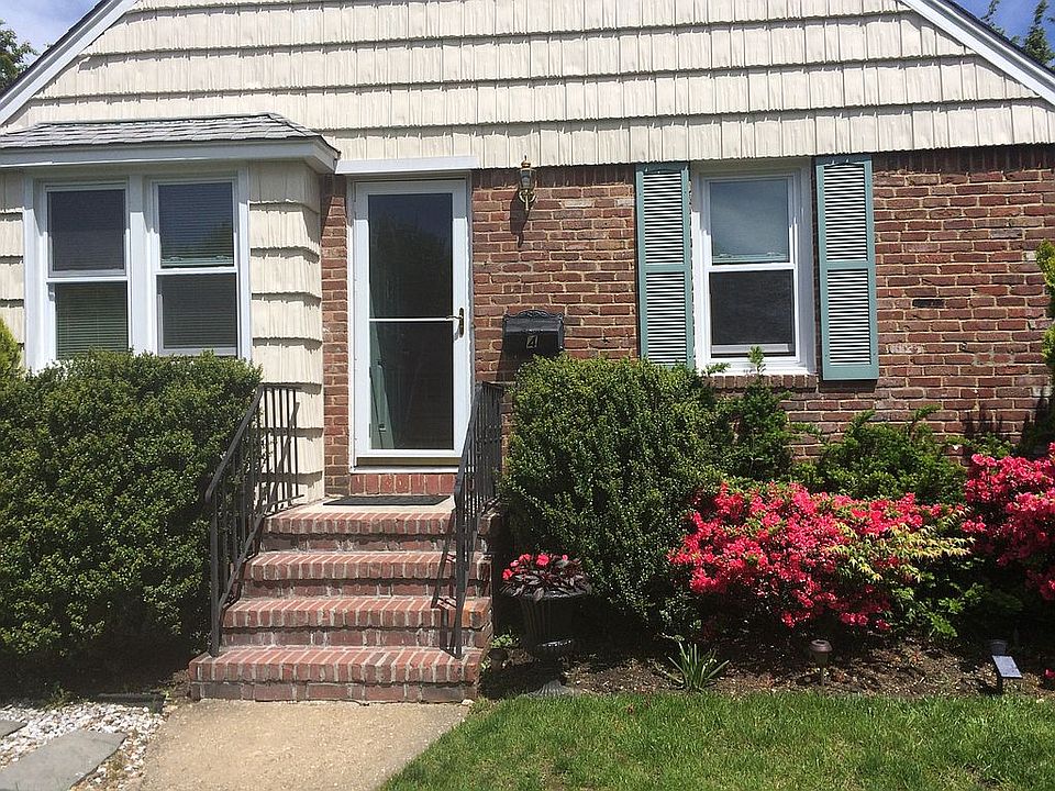 1st image of 4 Yale Pl