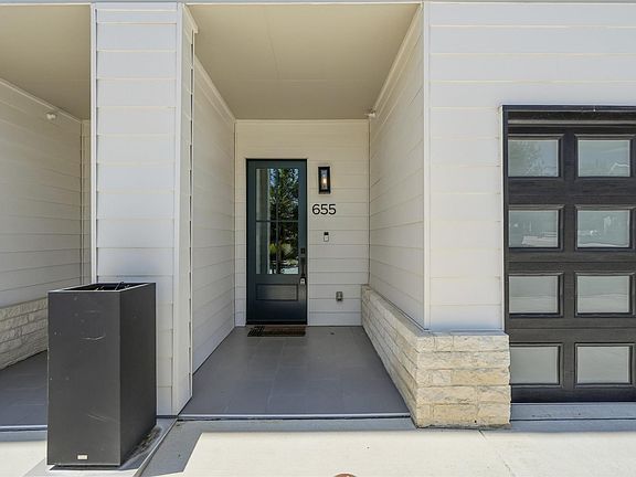 3rd image of 655 Stadtbach St