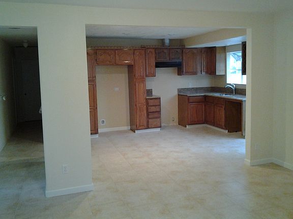 4th image of 1725 S Varna St