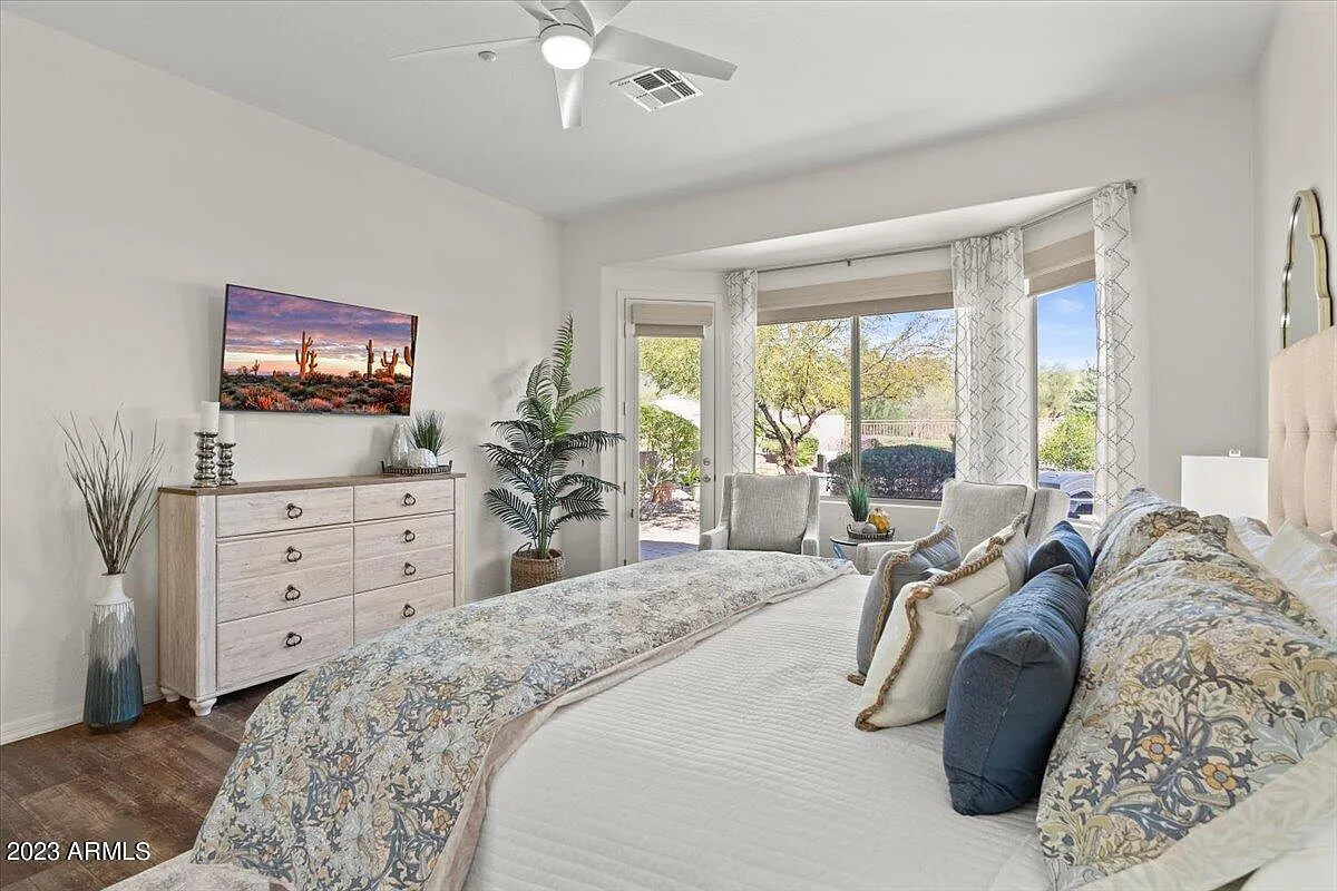 3 bed, 2.0 bath, 2310 sqft, $6,000 — Photo 3