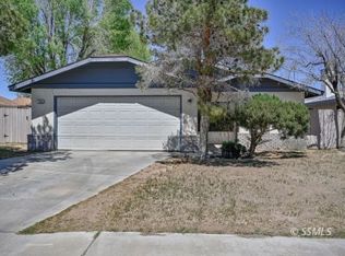 704 Beth Ln, Ridgecrest, CA 93555
