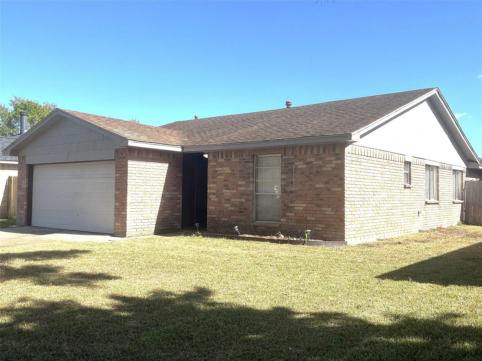 3 bed, 2.0 bath, 1322 sqft, $1,900 — Photo 1