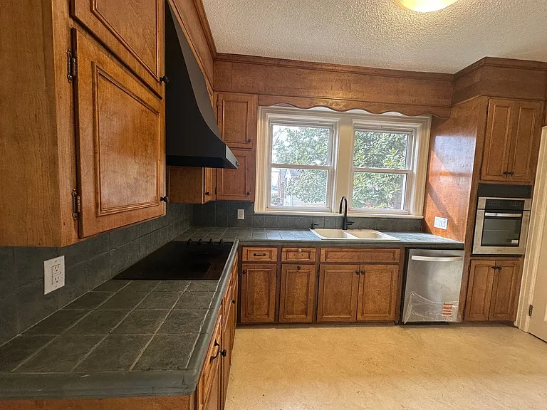 1321 Peaks St — Photo 14