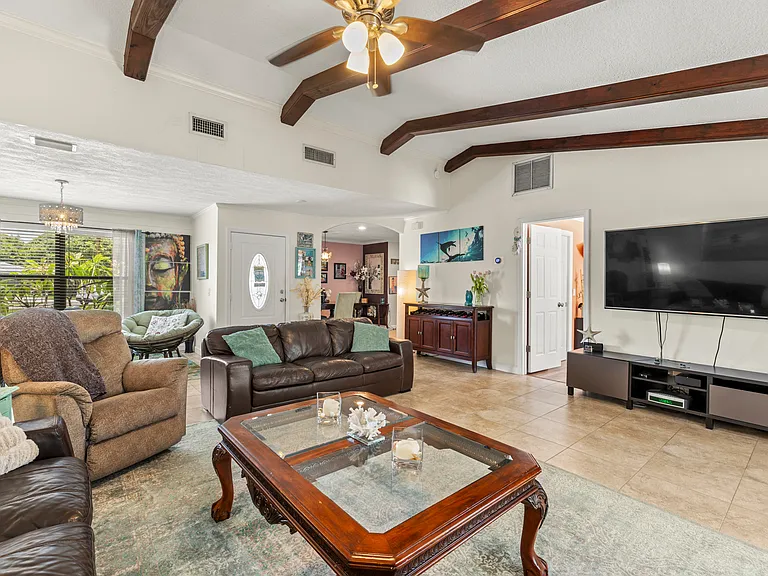 591 Kriss Ln — Photo 2