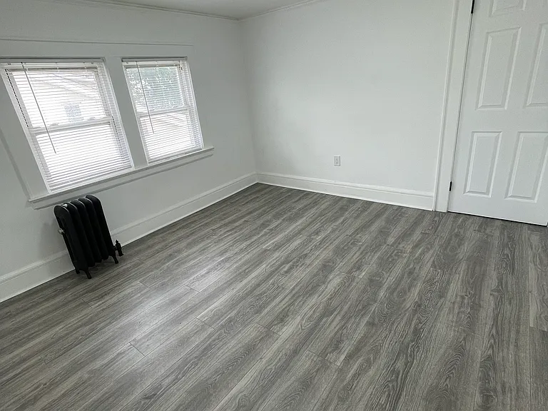 Cedar Ave — Photo 4