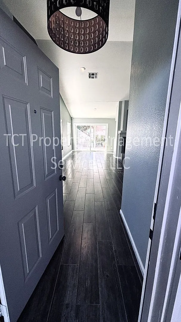 Building Photo - 280 S Bedford Dr