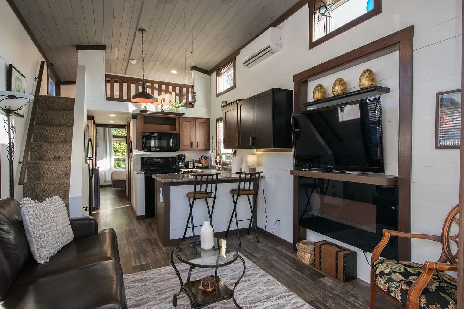 1 bed, 1.0 bath, 398 sqft, $2,205 — Photo 4