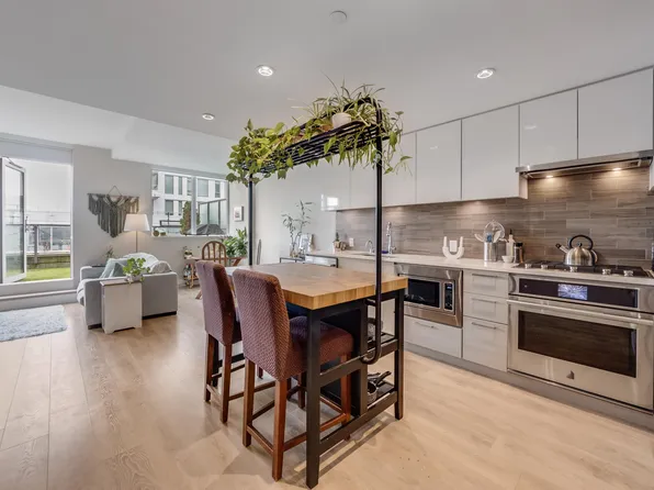 3451 Sawmill Cres #505, Vancouver, BC V5S 0E3