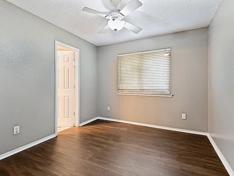 521 Brazos St — Photo 9