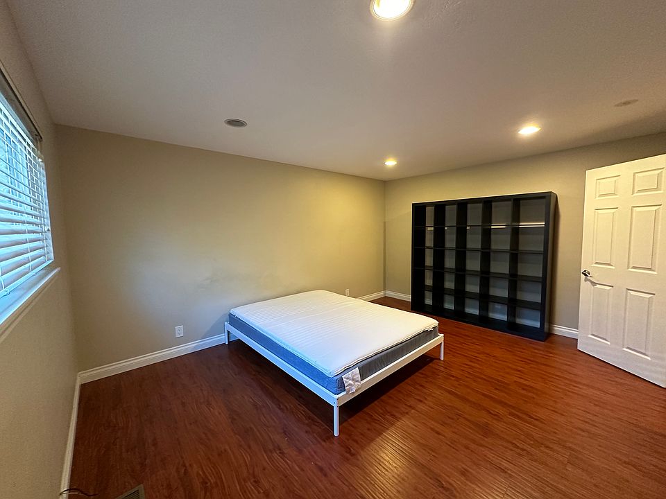 1st image of 657 College Ave #657